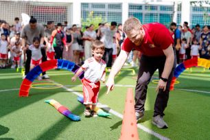 Sân chơi vui khỏe cho trẻ và gắn kết gia đình tại Royal School