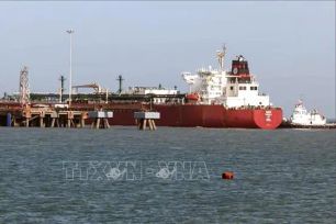 Mỹ tạm thời cho giao dịch dầu Iran để hạ nhiệt giá năng lượng