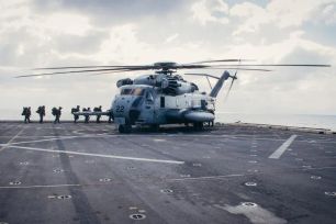 Mỹ dựng kịch bản triển khai bộ binh, bắt giữ binh sĩ Iran