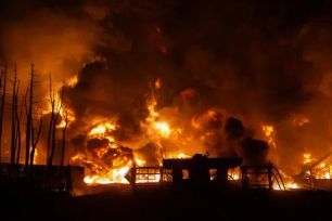 Giá dầu tăng sau khi Mỹ đặt hạn chót cho Iran 