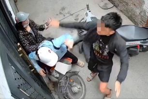 Củng cố hồ sơ xử lý nam thanh niên chặn xe, đánh phụ nữ ở phường Định Công 