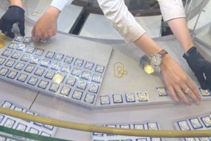 Chiều 23-3, giá vàng nhẫn 9999 giảm 8 - 10,5 triệu đồng/lượng