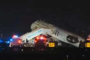 Va chạm giữa máy bay Air Canada và xe cứu hỏa, 2 người thiệt mạng 