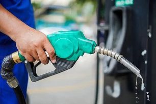Bộ Tài chính đề xuất giảm một nửa thuế bảo vệ môi trường đối với xăng và dầu diesel