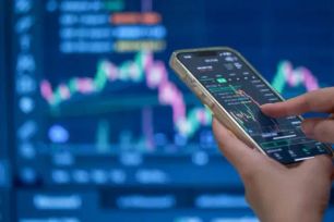 Biến động tích cực ở thị trường năng lượng, tài chính toàn cầu