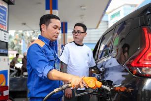 Giá xăng dầu giảm mạnh từ 14 giờ ngày 25-3