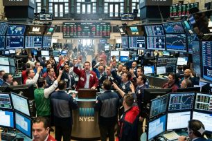 Phố Wall lên điểm nhờ kỳ vọng Trung Đông hạ nhiệt căng thẳng 