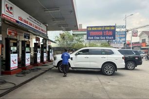 Doanh nghiệp bán lẻ xăng dầu kiến nghị giảm lãi suất