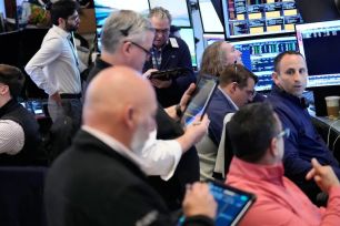 Phố Wall rơi điểm mạnh nhất từ khi xung đột Iran bùng phát