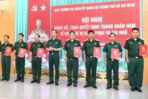 Hơn 170 sĩ quan dự bị tại TPHCM được thăng quân hàm 