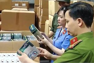 Truy tố nhóm bị can sản xuất thực phẩm chức năng giả, thu lợi 539 tỷ đồng