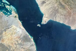 Thêm một tuyến hàng hải quan trọng bị phong tỏa 