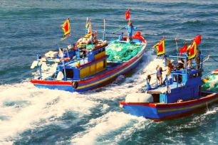 Bền bỉ vươn khơi, ngư dân trúng 'lộc'