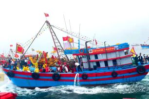 Nét đẹp lễ rước đường biển - Lễ hội đền Mai Bảng