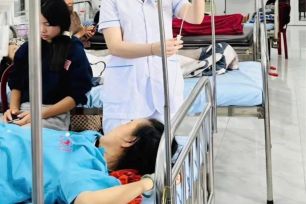 Vụ nghi ngộ độc bánh mì: Đã có 83 bệnh nhân nhập viện