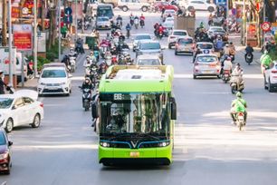 Hà Nội đưa vào vận hành 10 tuyến buýt điện, thúc đẩy giao thông xanh