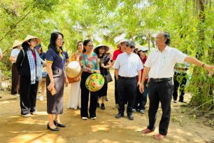 Ưu đãi sâu cho khách “săn” tour mùa cao điểm