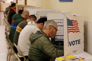 Đảng Dân chủ kiện Tổng thống Donald Trump về sắc lệnh siết hệ thống bầu cử qua thư