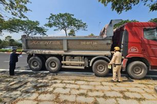 TPHCM tổng rà soát hơn 6.400 xe tải, sơ mi rơ moóc tự đổ trên 15 tấn