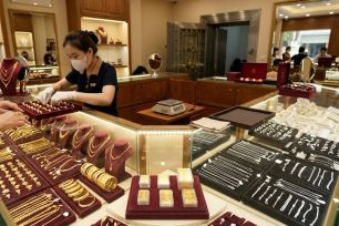 'Sóng ngầm' lãi suất khiến vàng và bạc khó bứt phá? 