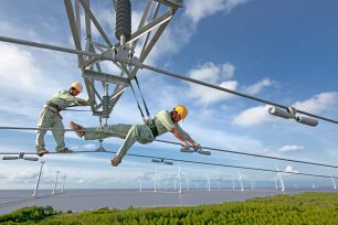  Kiên định mục tiêu tăng trưởng 2 con số gắn với ổn định kinh tế vĩ mô