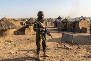 Bắt cóc quy mô lớn ở Nigeria, hàng chục ngôi làng bị tấn công