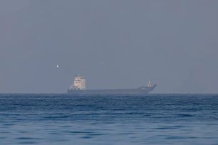 Duy trì dòng chảy tối thiểu của hàng hóa thiết yếu