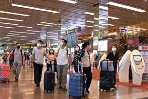 Nhiều đường bay gián đoạn, khách quốc tế vẫn đổ về Việt Nam 