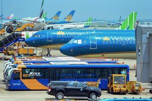 Miễn nhiều loại phí giao thông vận tải để hỗ trợ doanh nghiệp