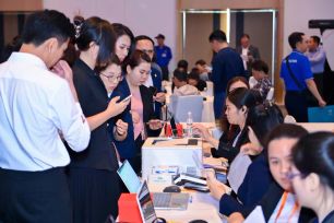 Thanh khoản kém, vì sao giá chung cư TPHCM vẫn tăng? 