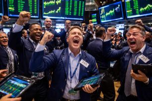 Chứng khoán toàn cầu khởi sắc sau lệnh ngừng bắn tại Iran