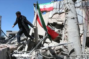 Israel tấn công Lebanon, Iran dọa đóng eo Hormuz