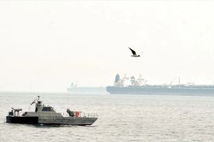 Iran công bố lộ trình thay thế cho tàu qua eo biển Hormuz