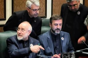 Đàm phán Mỹ - Iran kéo dài sang ngày 12-4 