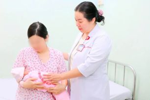 Phẫu thuật trong đêm cắt khối u hơn 1kg, cứu mẹ con sản phụ 