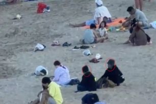 Bắt nhóm chuyên trộm cắp tài sản du khách dọc bờ biển Nha Trang