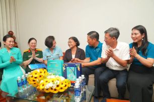 Chuyến bay màu xanh tri ân quá khứ, lan tỏa giá trị bình đẳng giới