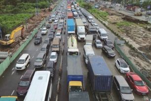 Đẩy mạnh ứng dụng công nghệ số giải quyết ùn tắc giao thông, ô nhiễm môi trường