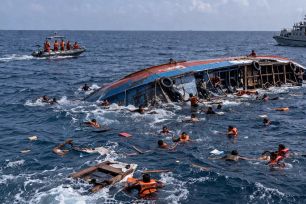 Lật thuyền di cư trên Biển Andaman, hàng trăm người mất tích