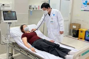 Nhiều công nhân ở TPHCM cấp cứu sau bữa cơm công ty