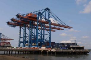 Động thổ Cảng nước sâu Gemalink 3 triệu TEU/năm