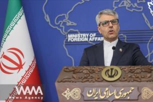 Iran cảnh báo tiếp tục đóng cửa eo biển Hormuz