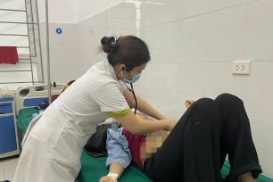 Nghệ An: Nhiều người nhập viện nghi ngộ độc thực phẩm