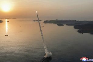 Triều Tiên tuyên bố thử tên lửa đạn đạo cải tiến mang đầu đạn chùm