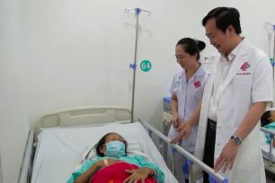 Cứu sống người bệnh bị xuất huyết ruột non nặng, máu chảy ồ ạt