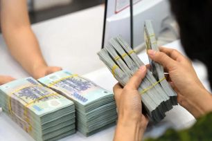 Áp lực thanh khoản 'đè nặng' các nhà băng