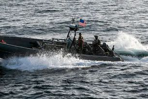 IMO cảnh báo rủi ro cao tại eo biển Hormuz