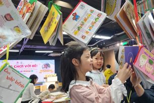 Xác lập vị thế cho sách trong công nghiệp văn hóa