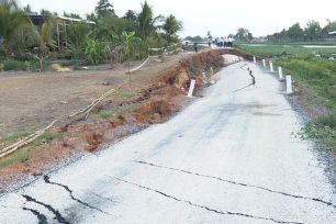 ĐBSCL sụt lún, sạt lở giữa mùa khô