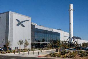 SpaceX chi 60 tỷ USD thâu tóm startup lập trình AI